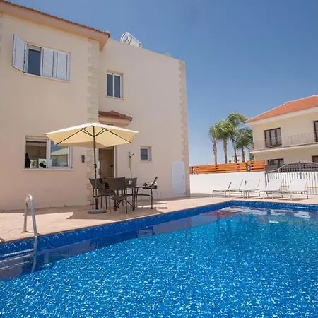 Willa Picture This Enjoying Your Holiday In A Luxury 5 Star In For Less Than A 1307