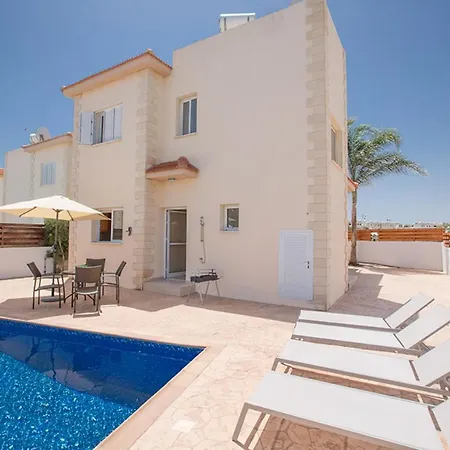 Picture This Enjoying Your Holiday In A Luxury 5 Star In For Less Than A 1307 * Paralimni